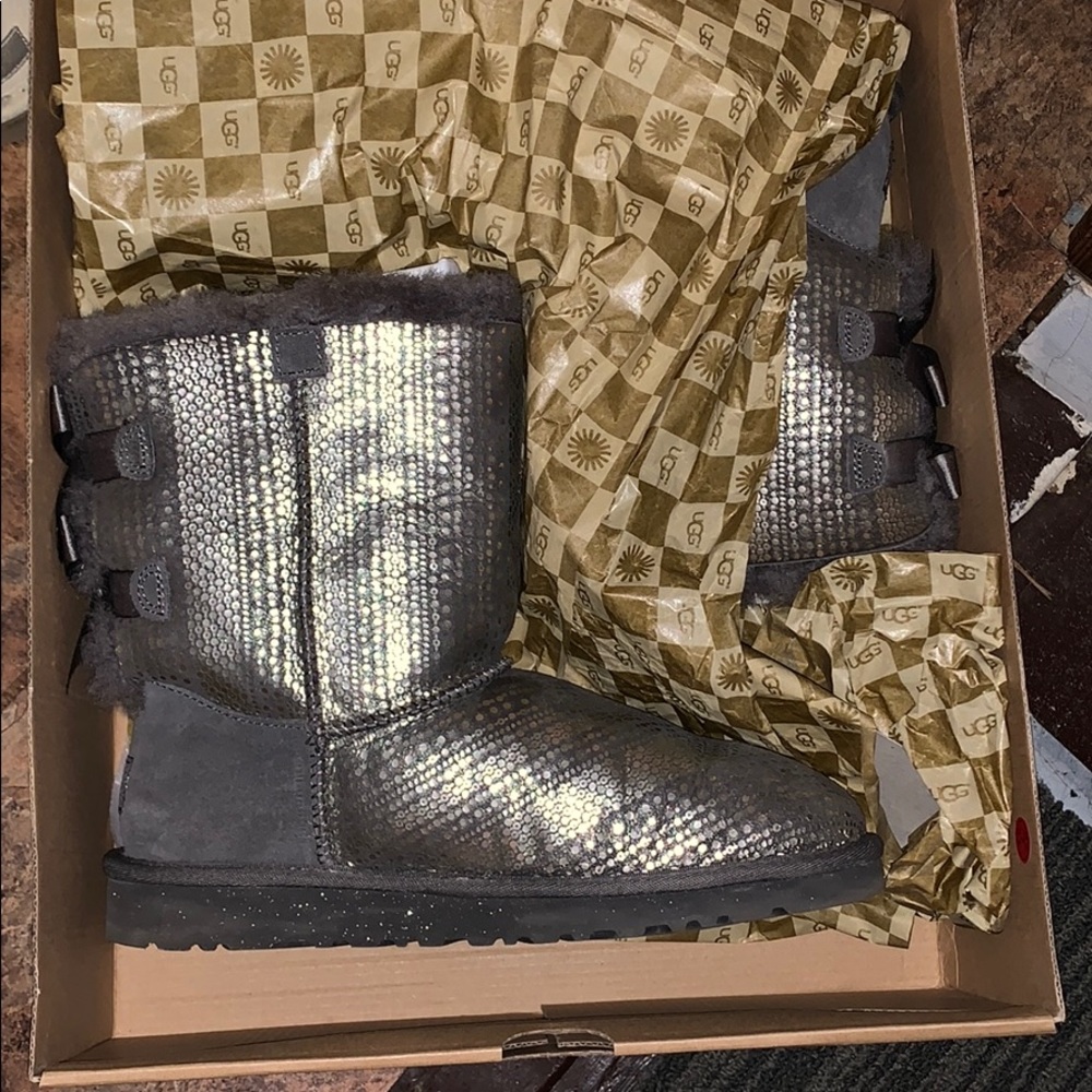 Uggs - Picture 4 of 4
